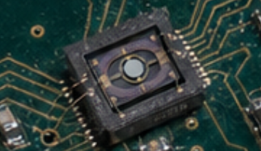 Microspecchi MEMS piezoelettrici